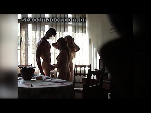 ❤️ Miqtë e seksit ftojnë një burrë gjigant dhe një treshe me të ️❌ Video seksi tek ne ❌