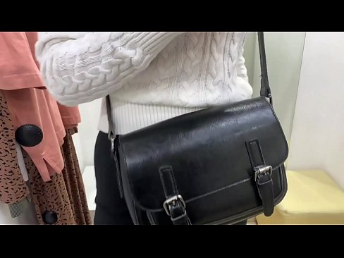 ❤️ Masturbim publik i kurvës së re FeralBerry me një dildo në dhomën e montimit ️❌ Video seksi tek ne ❌
