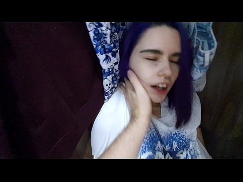 ❤️ Gjeta motrën time në dollap dhe e ndihmova të përfundonte ️❌ Video seksi tek ne ❌